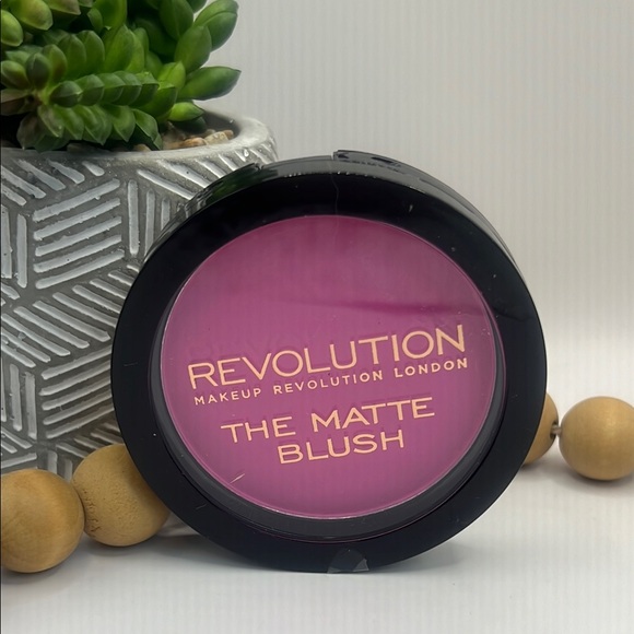 Makeup Revolution Matte Blush Dare (Pink) - Picture 2 of 5